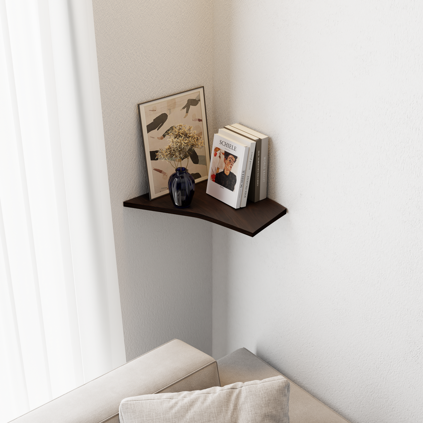 Étagère d'angle en bois finition noyer avec livres et vase, idéale pour une décoration murale design dans un salon ou une chambre