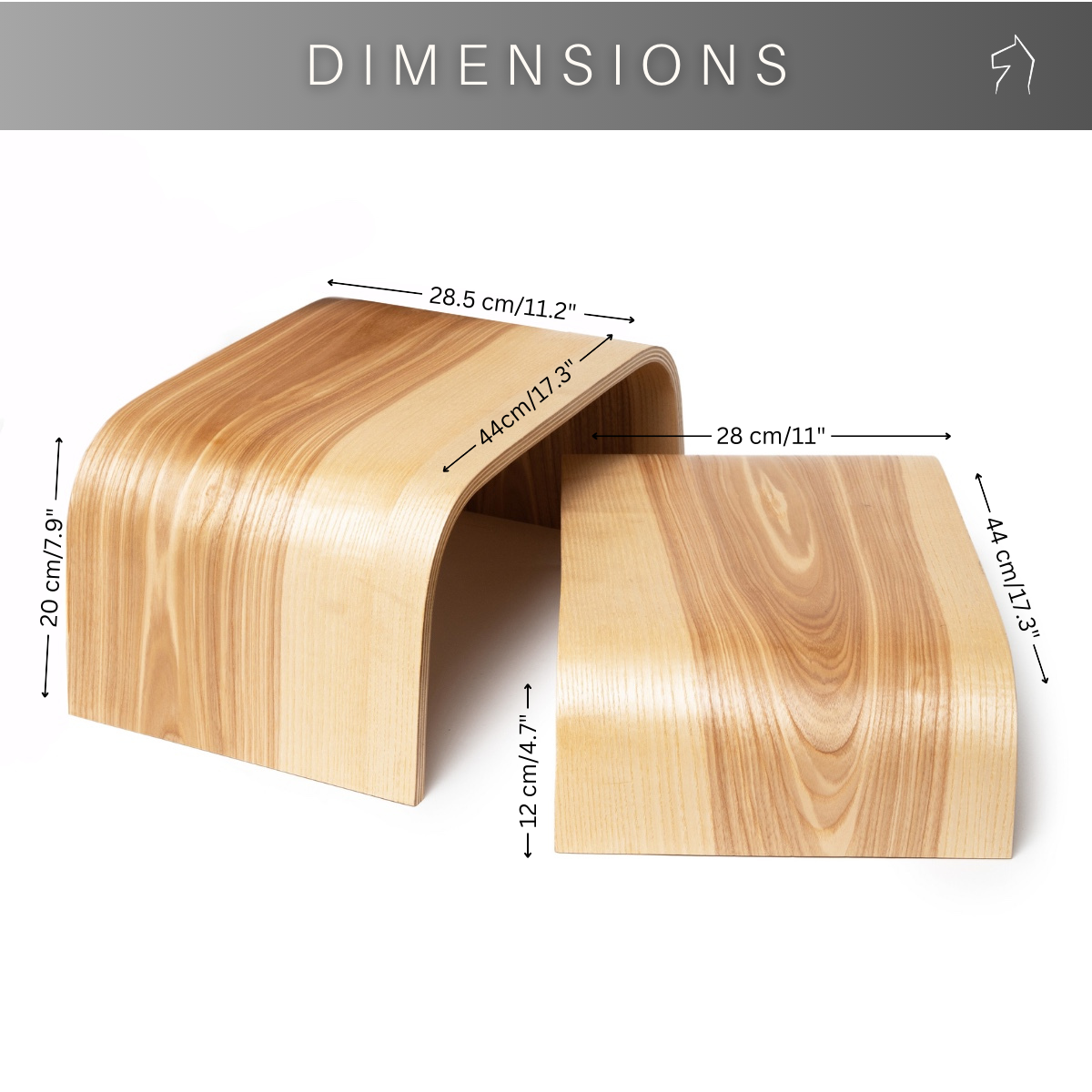Détail du marchepied réglable en bois avec finition naturelle et angles arrondis