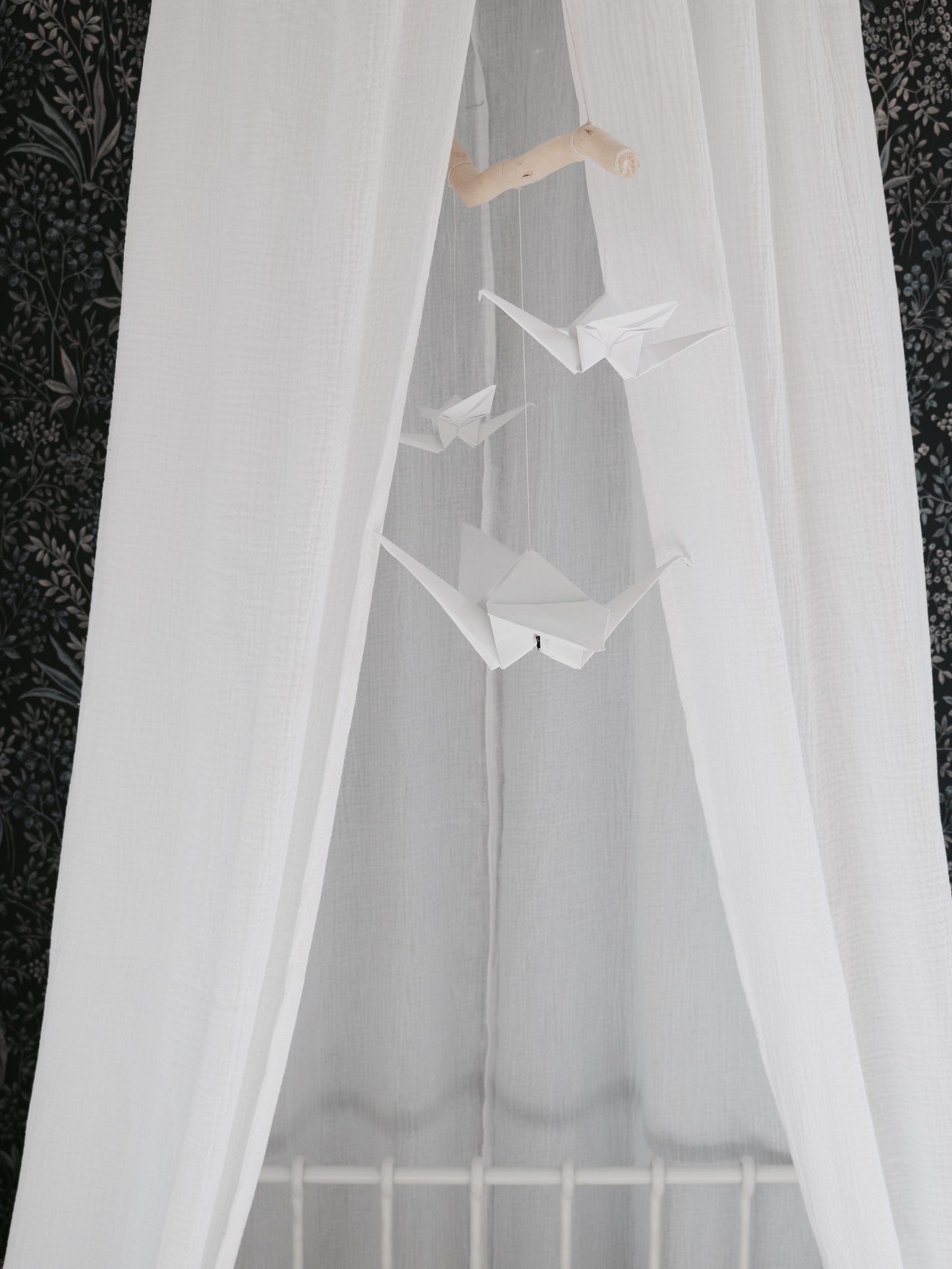 Mobile origami blanc suspendu pour chambre bébé, décoration scandinave avec grues en papier faites à la main