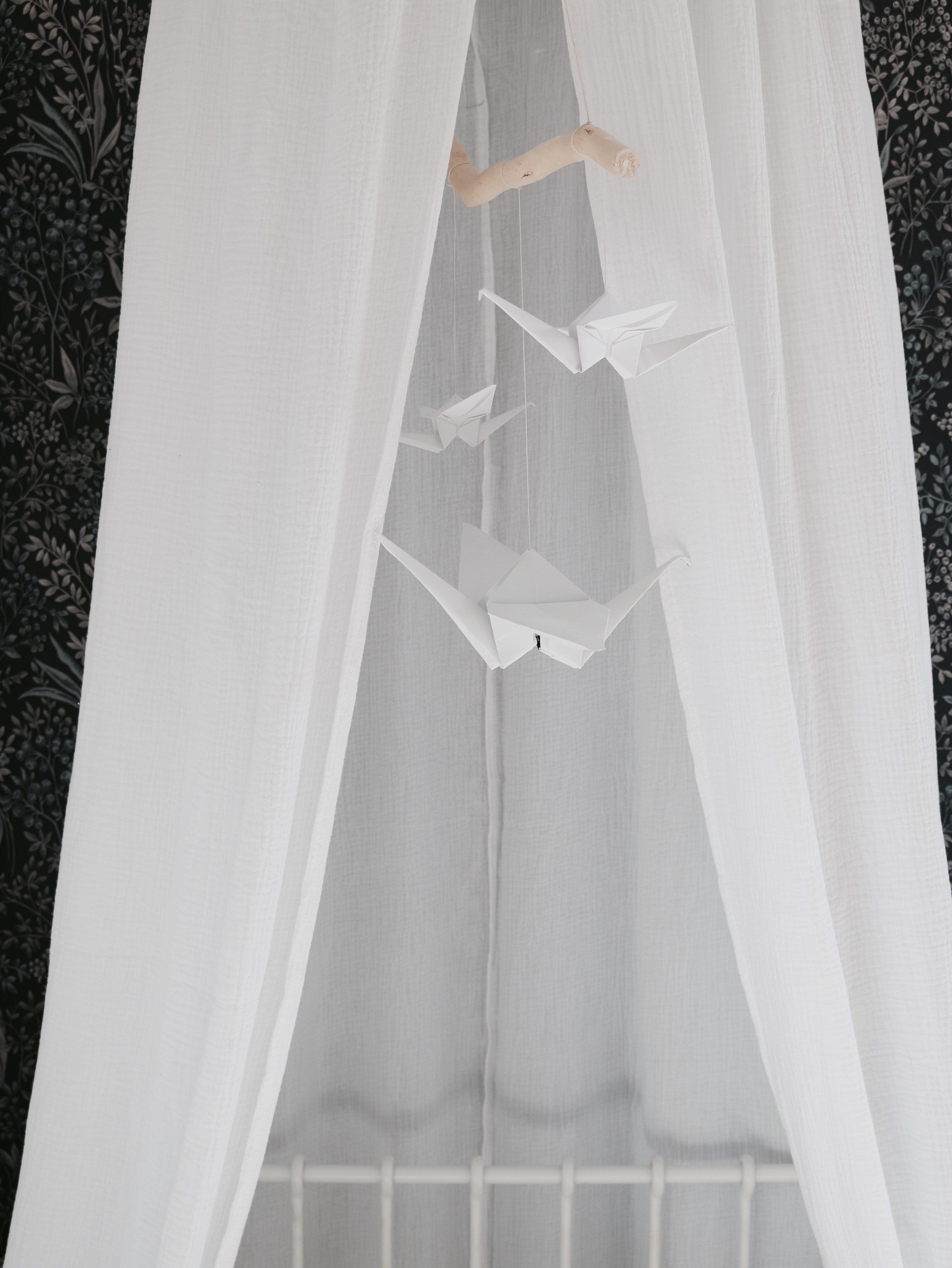 Mobile origami blanc suspendu pour chambre bébé, décoration scandinave avec grues en papier faites à la main
